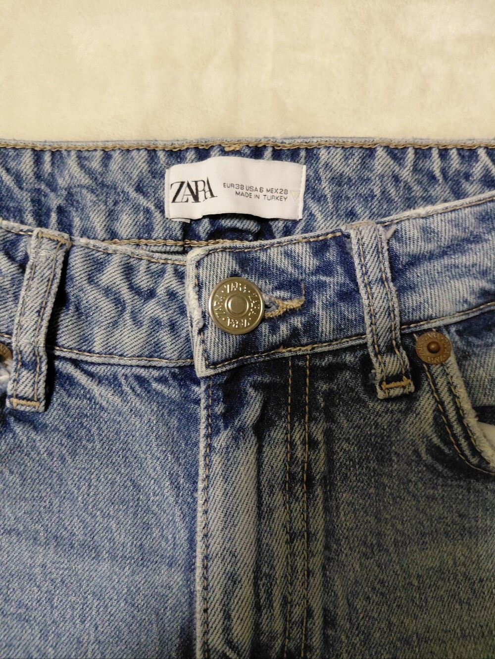 OFFERS ARE ACCEPTED | Zara Light Wash Straight Leg Jeans Women's US 6 EU 38 - Picture 2 of 9
